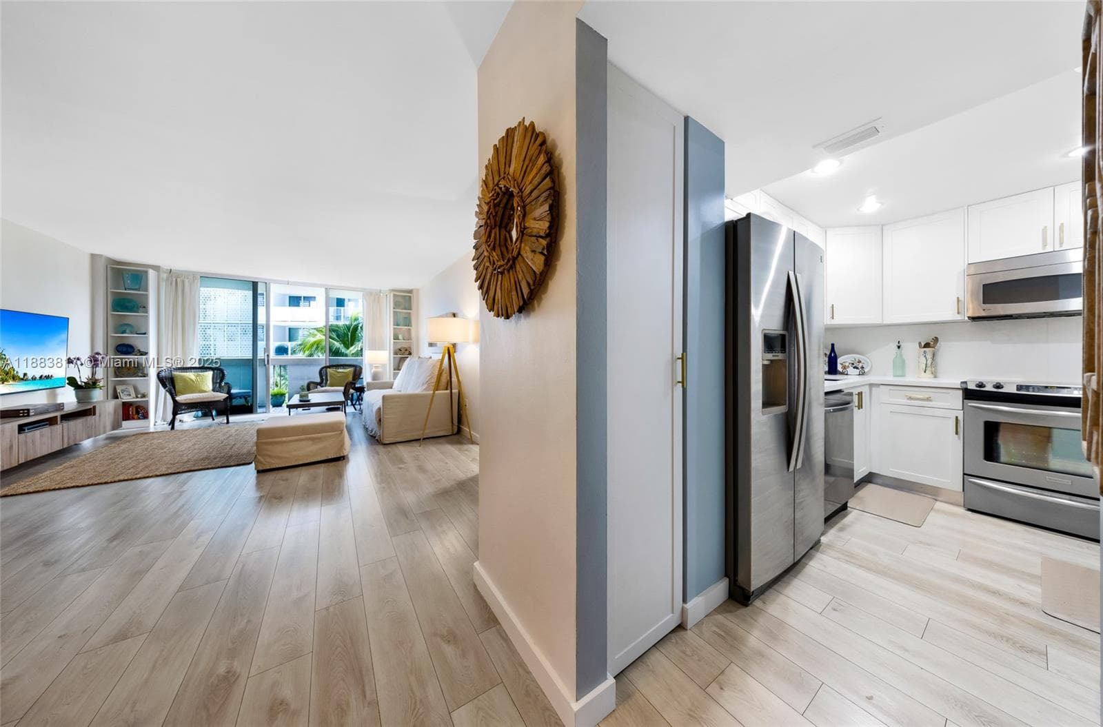 A11883817 — Miami Beach — 15