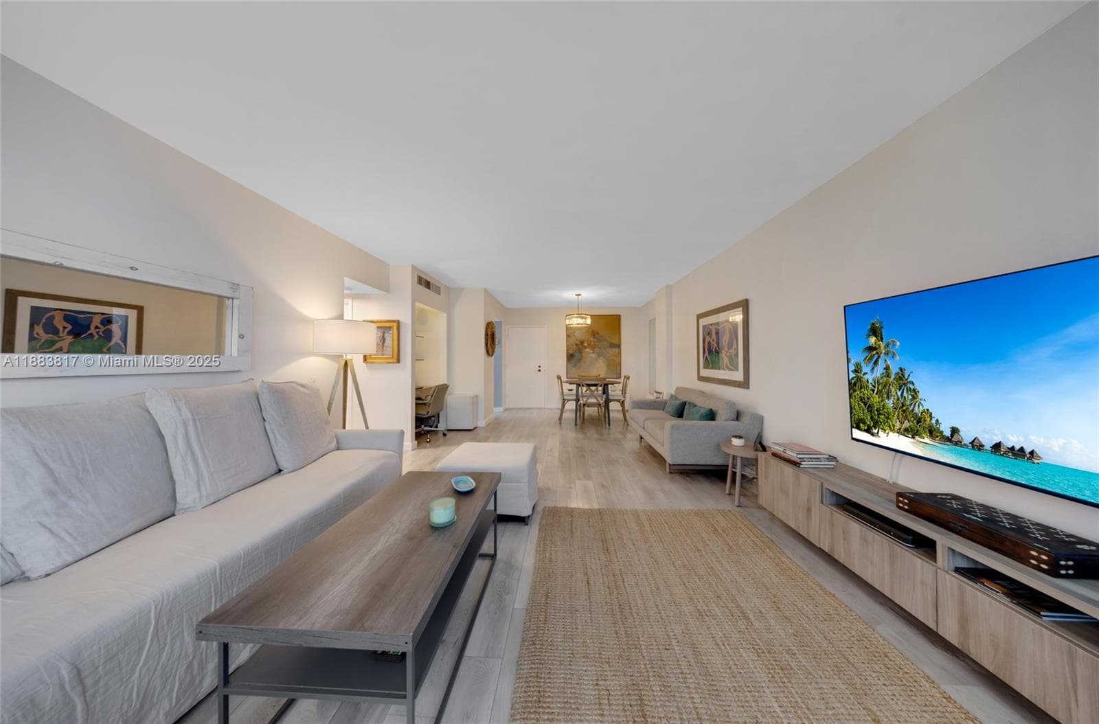A11883817 — Miami Beach — 11