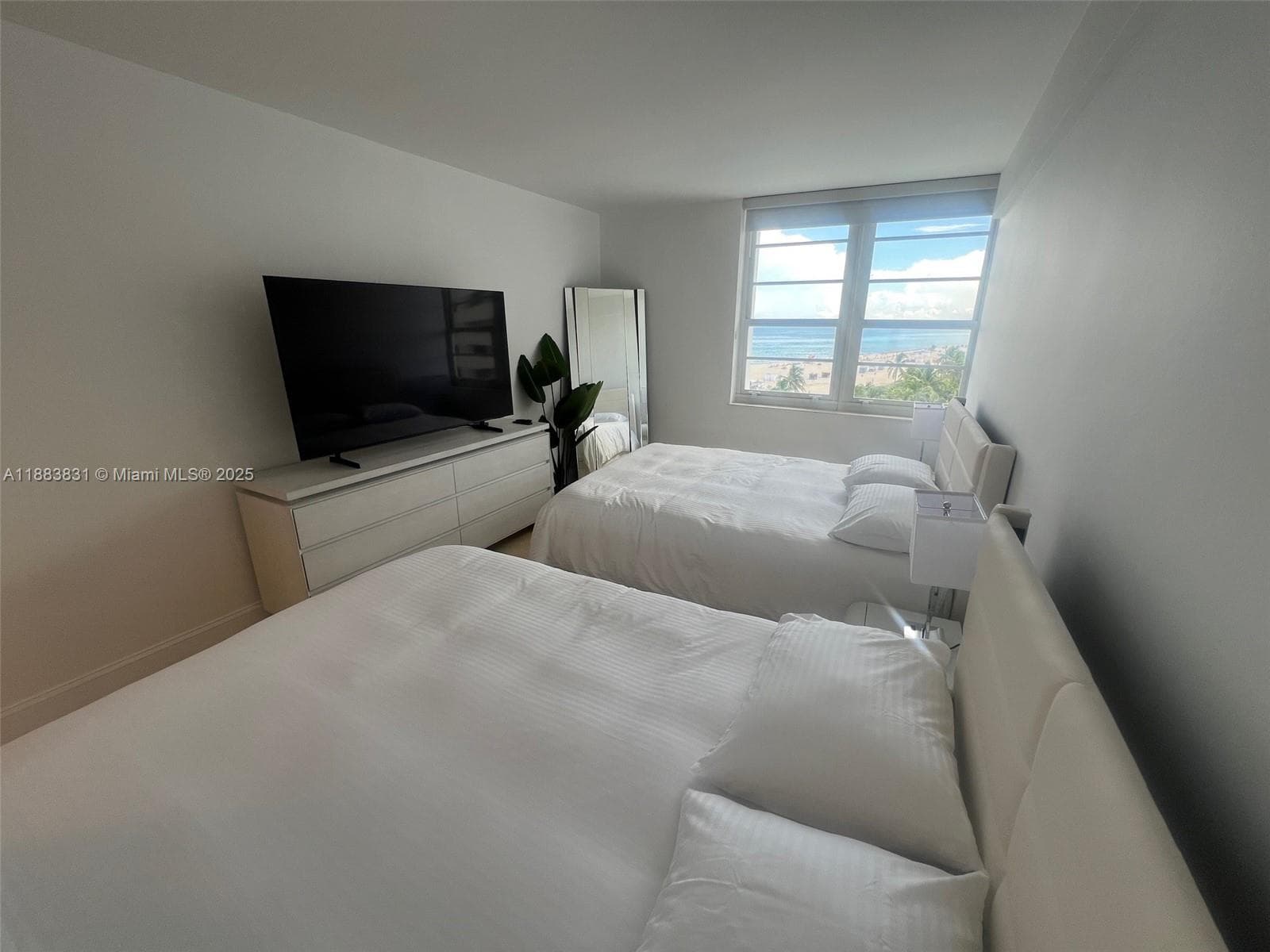 A11883831 — Miami Beach — 27
