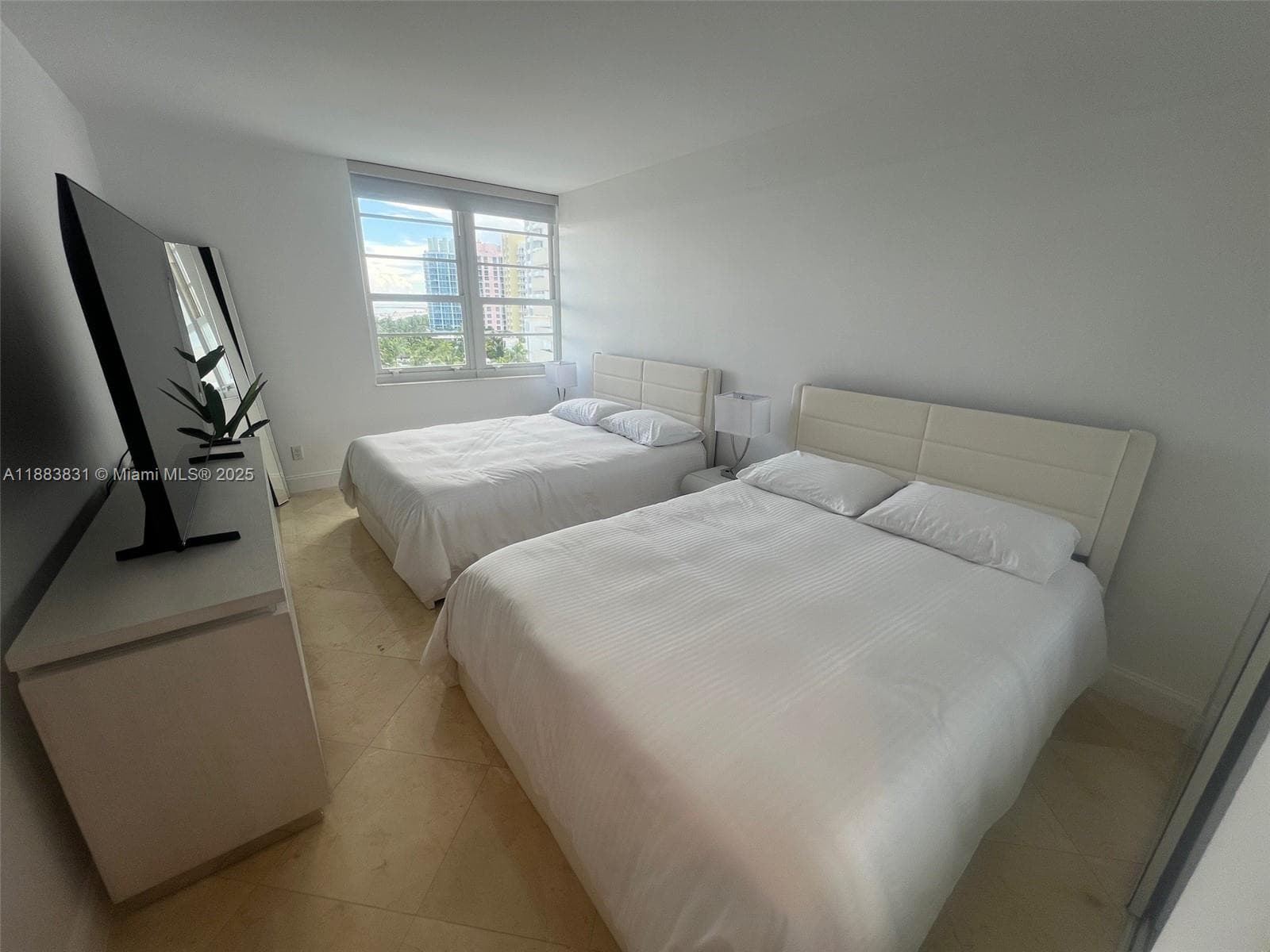 A11883831 — Miami Beach — 26