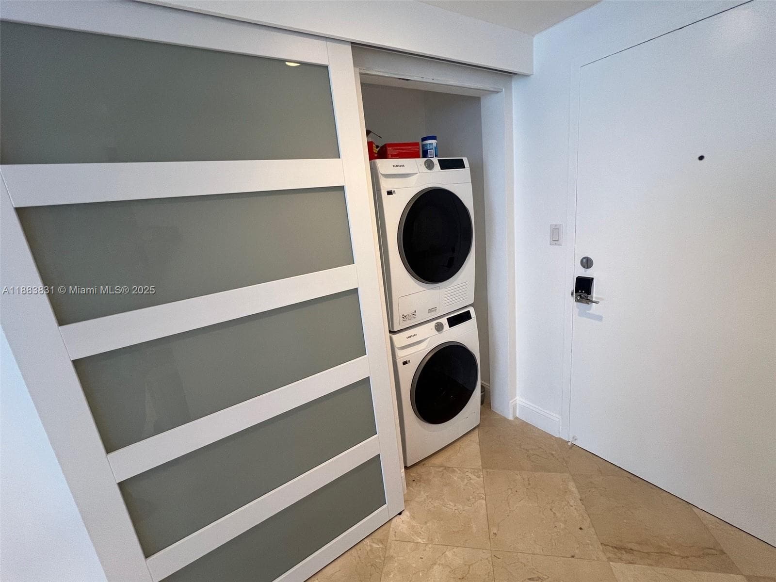 A11883831 — Miami Beach — 32
