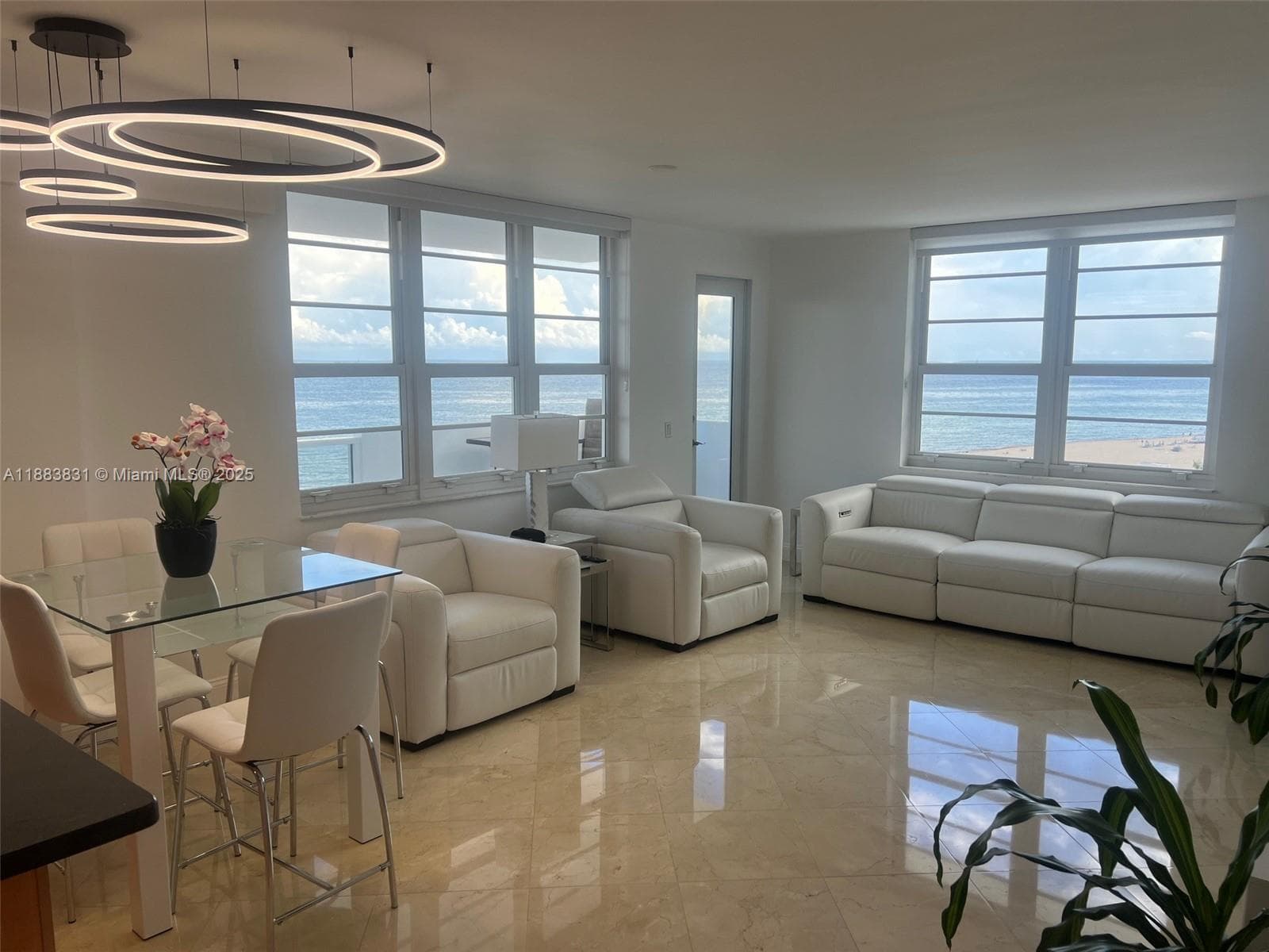 A11883831 — Miami Beach