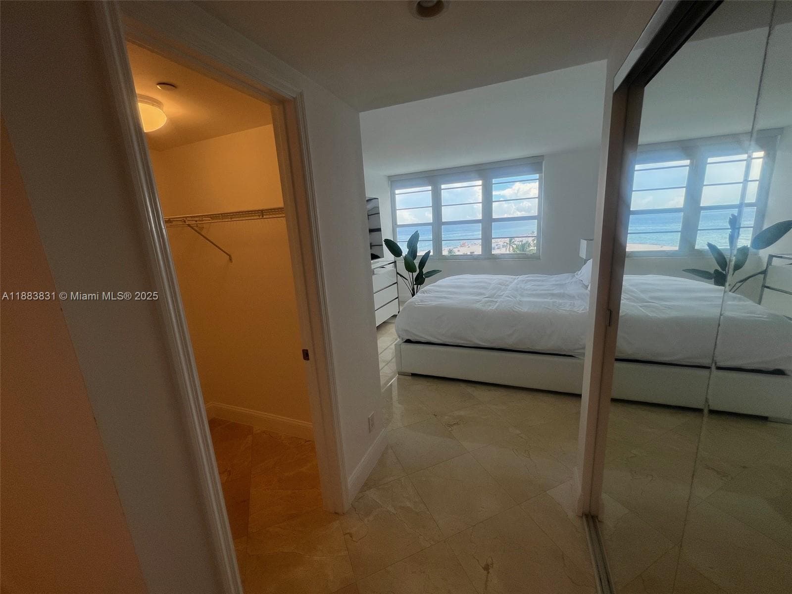 A11883831 — Miami Beach — 24