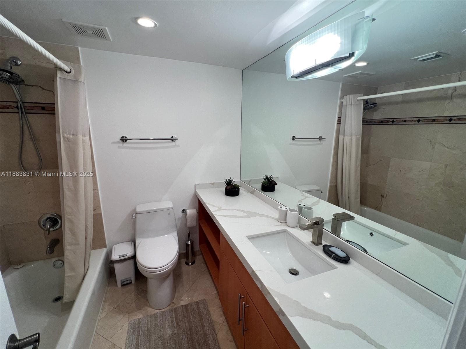 A11883831 — Miami Beach — 30