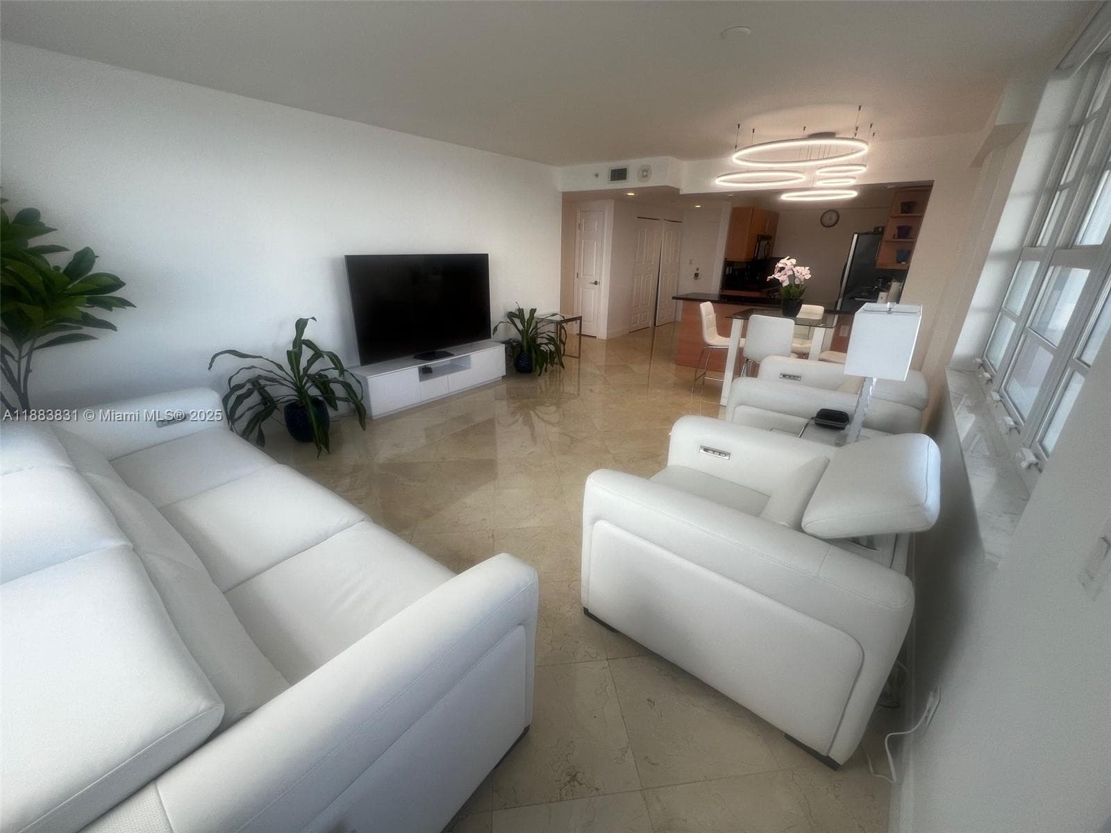 A11883831 — Miami Beach — 11