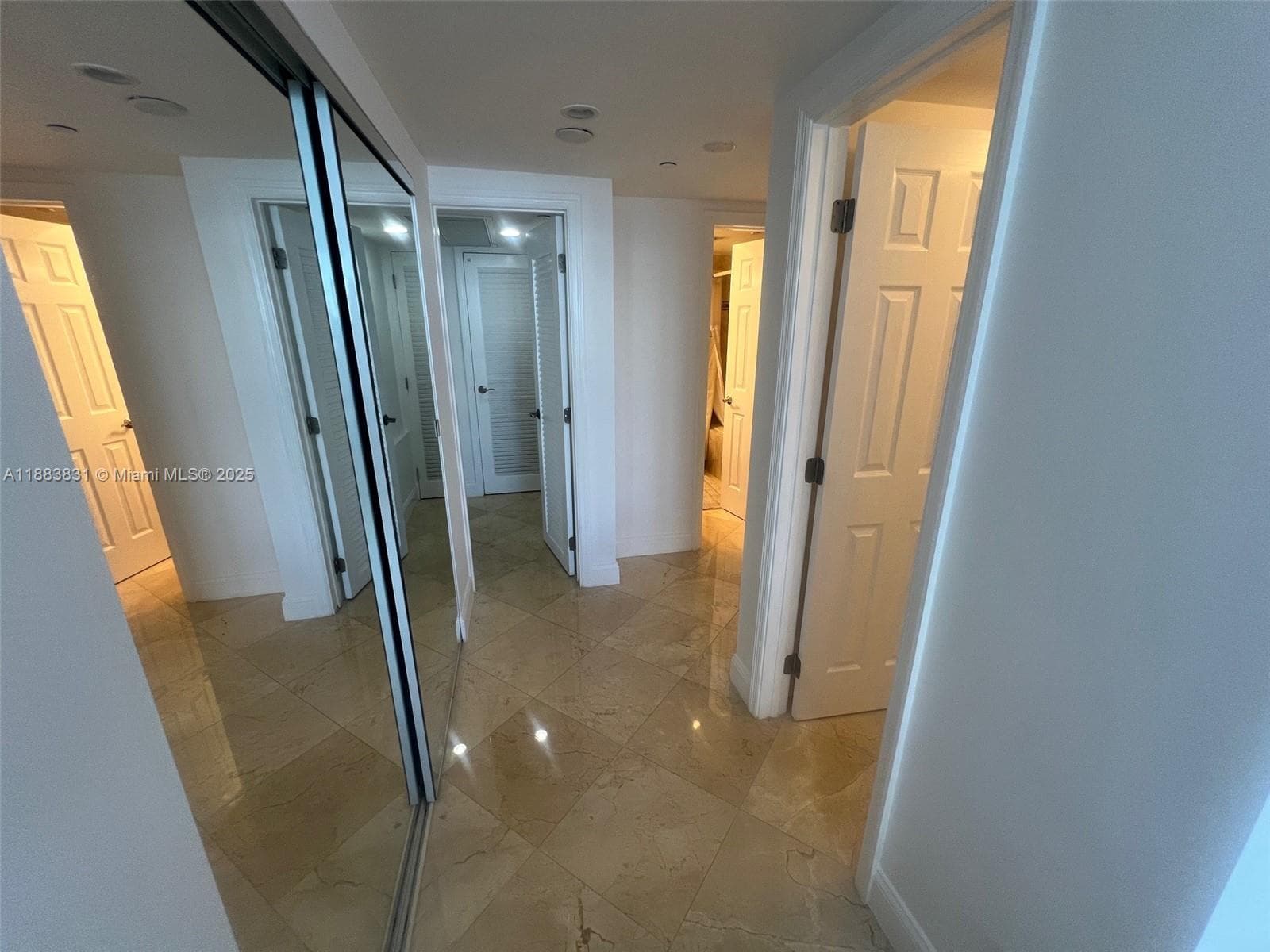 A11883831 — Miami Beach — 25