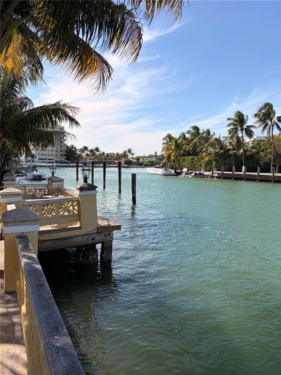 A11884397 — Miami Beach — 17