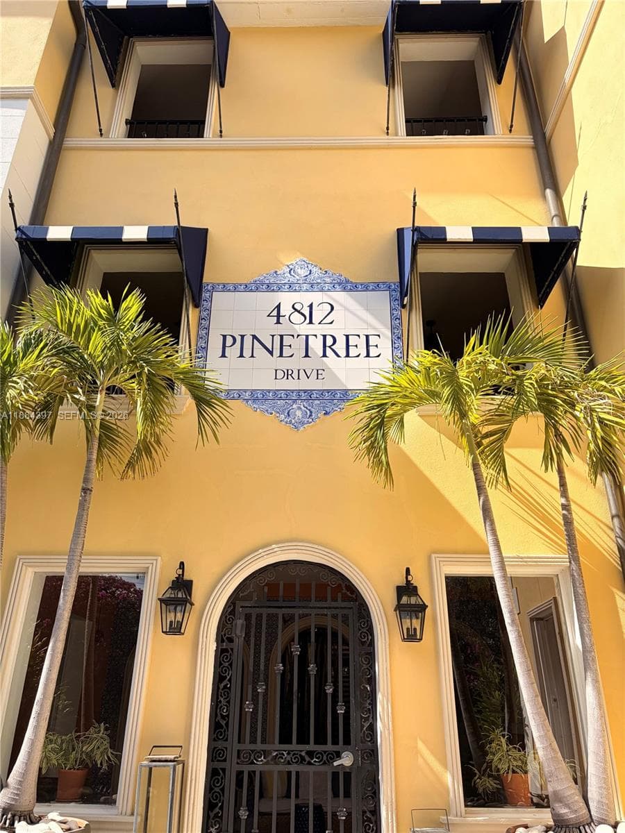 A11884397 — Miami Beach — 14