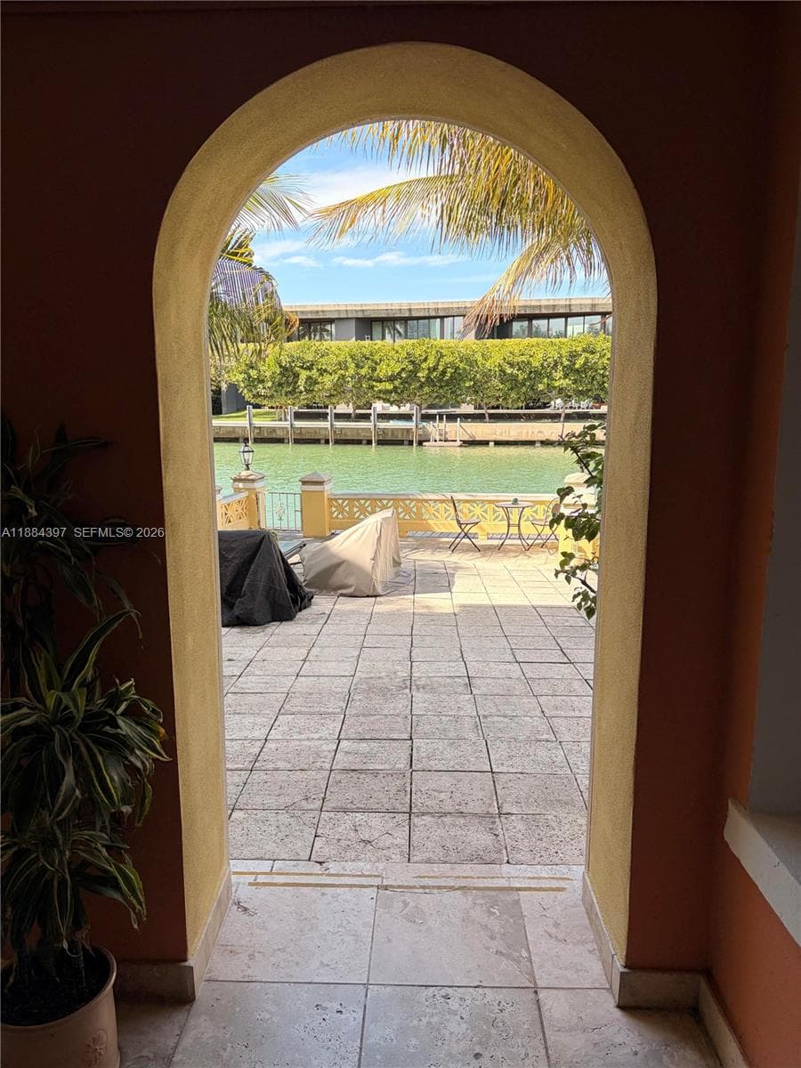 A11884397 — Miami Beach — 15