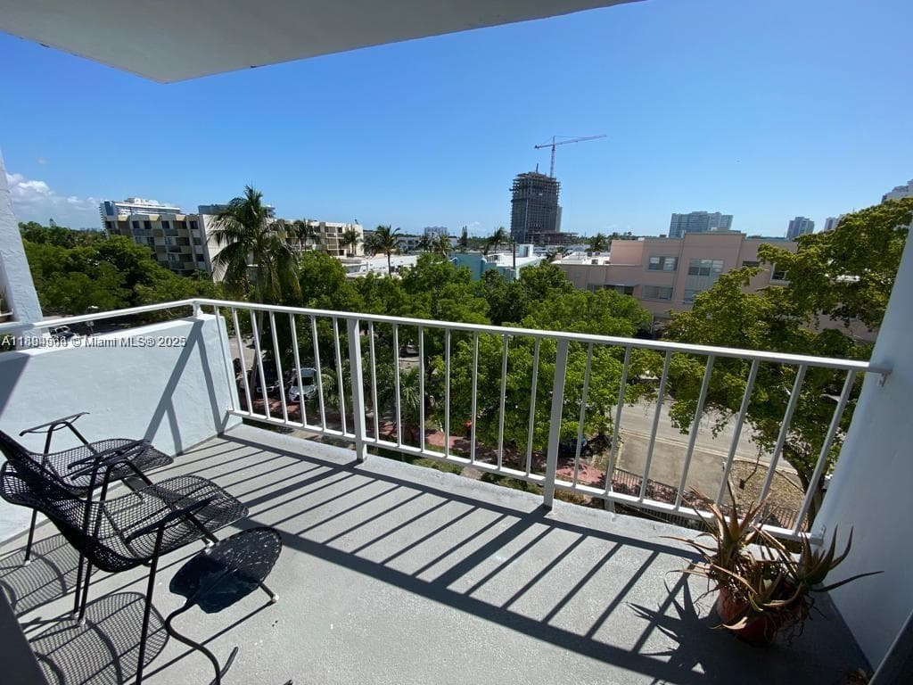 A11884564 — Miami Beach — 2