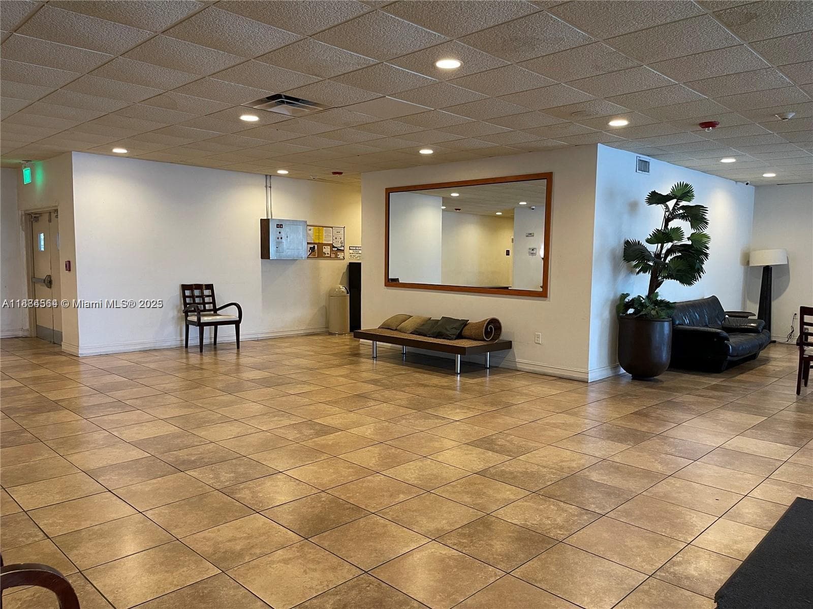 A11884564 — Miami Beach — 16