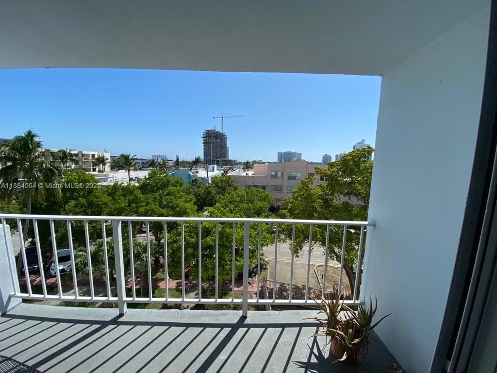 A11884564 — Miami Beach — 12