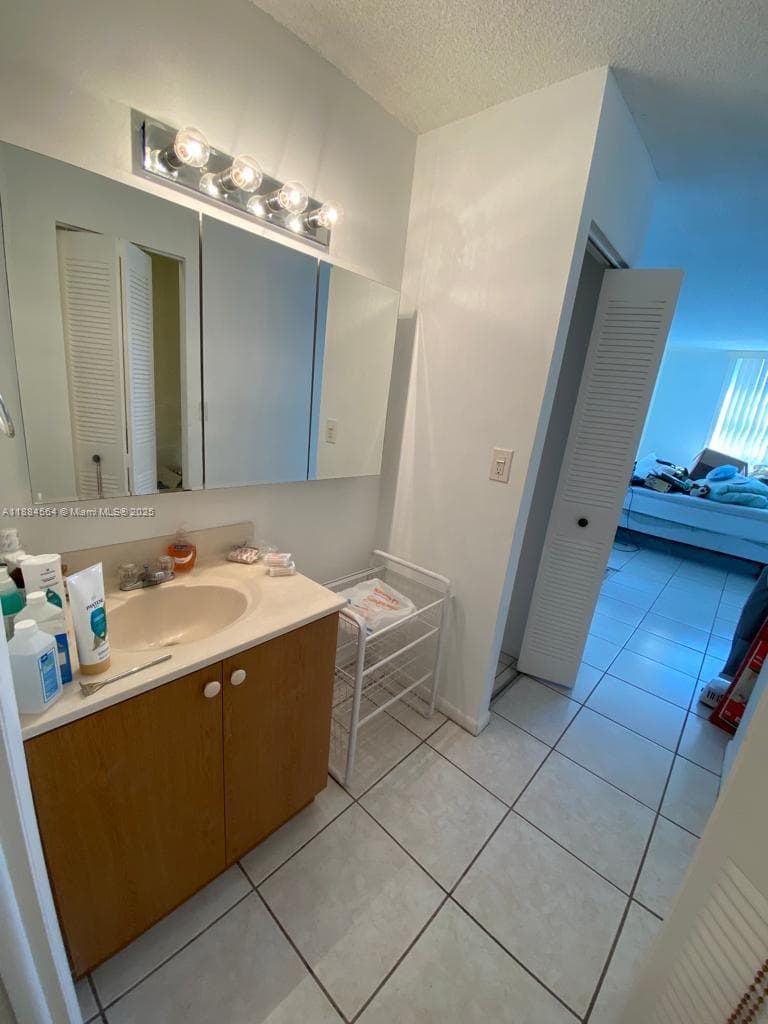 A11884564 — Miami Beach — 7