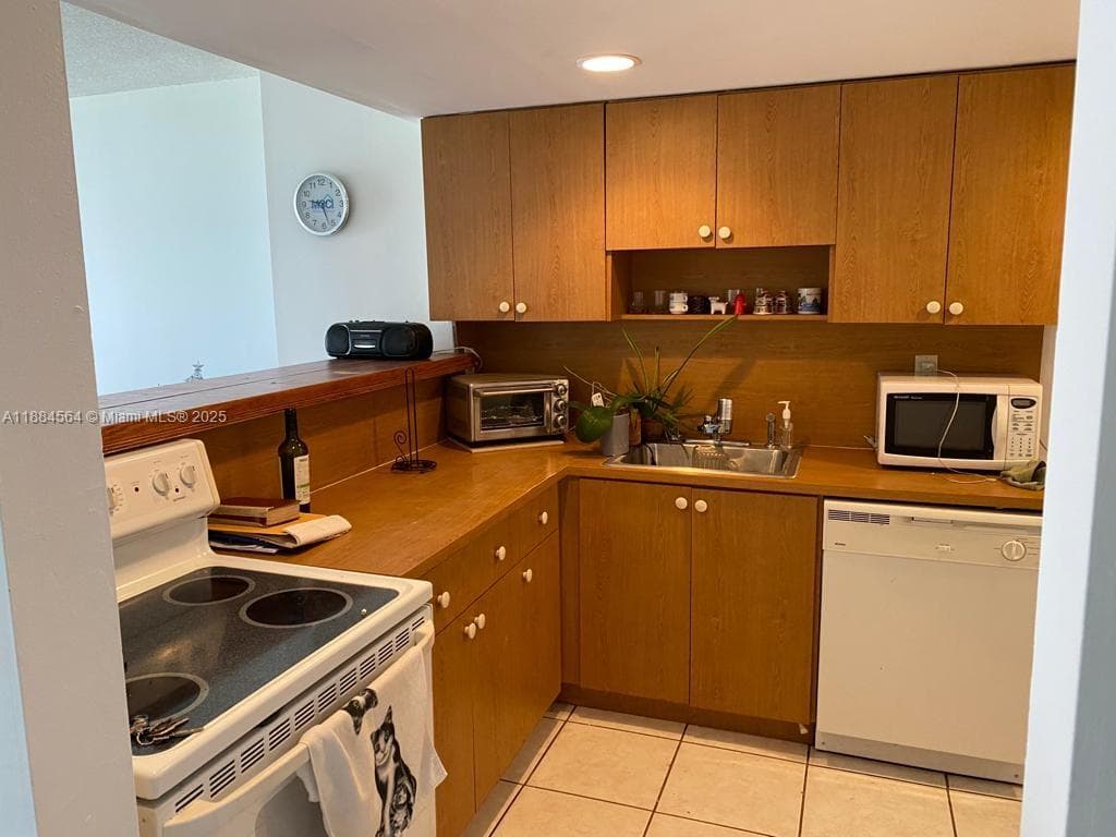 A11884564 — Miami Beach — 3