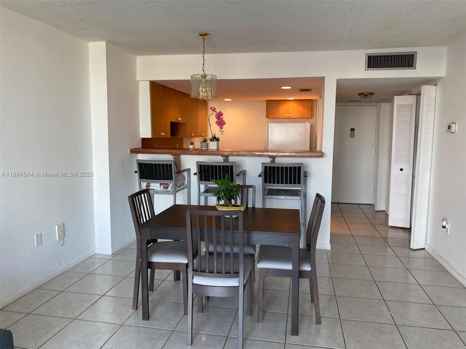 A11884564 — Miami Beach — 10