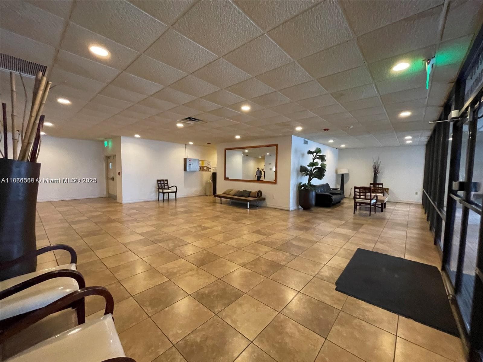 A11884564 — Miami Beach — 15