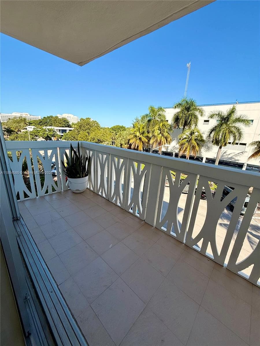 A11884585 — Miami Beach — 2