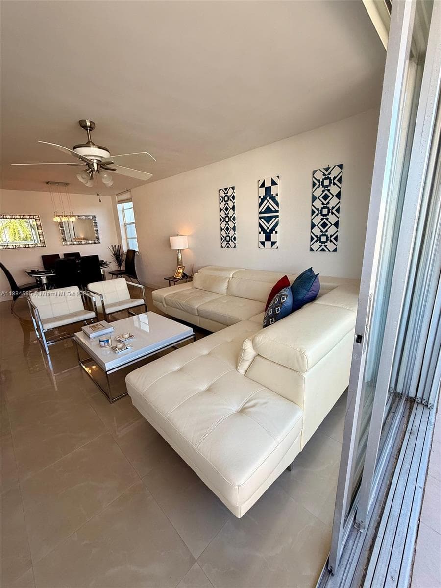 A11884585 — Miami Beach — 6