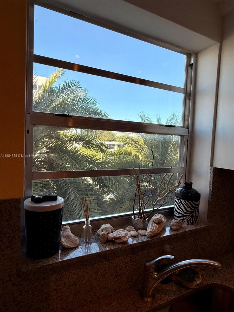 A11884585 — Miami Beach — 17