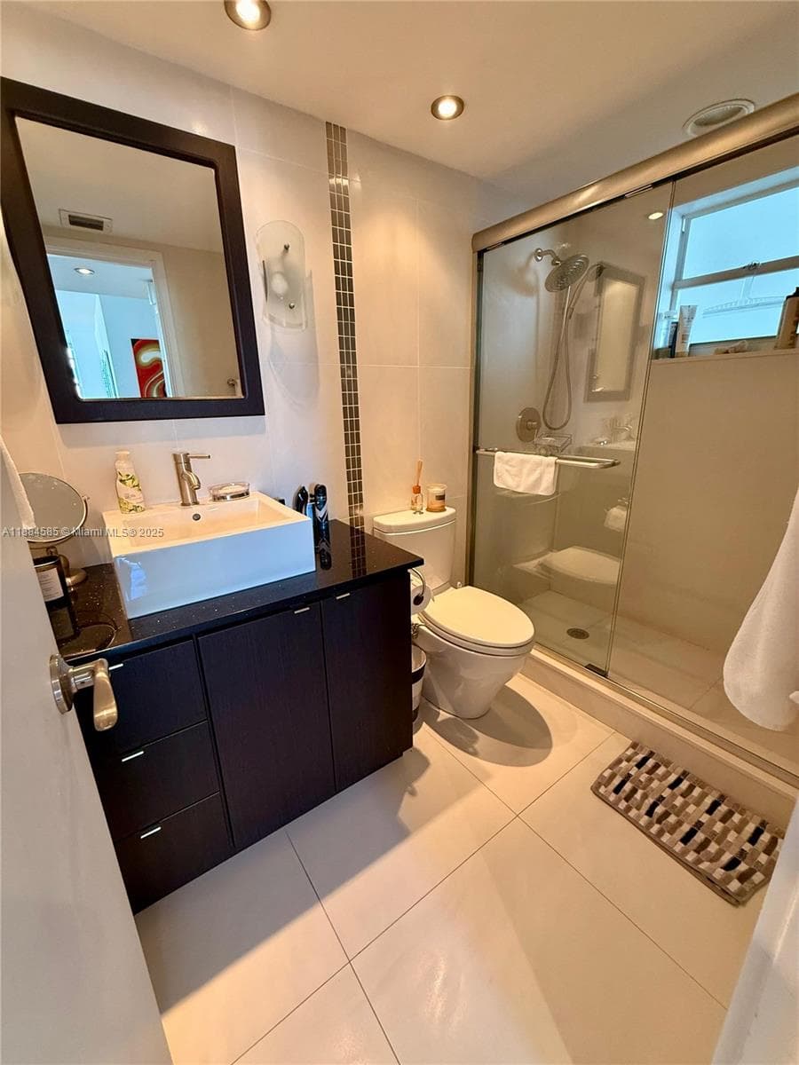 A11884585 — Miami Beach — 12