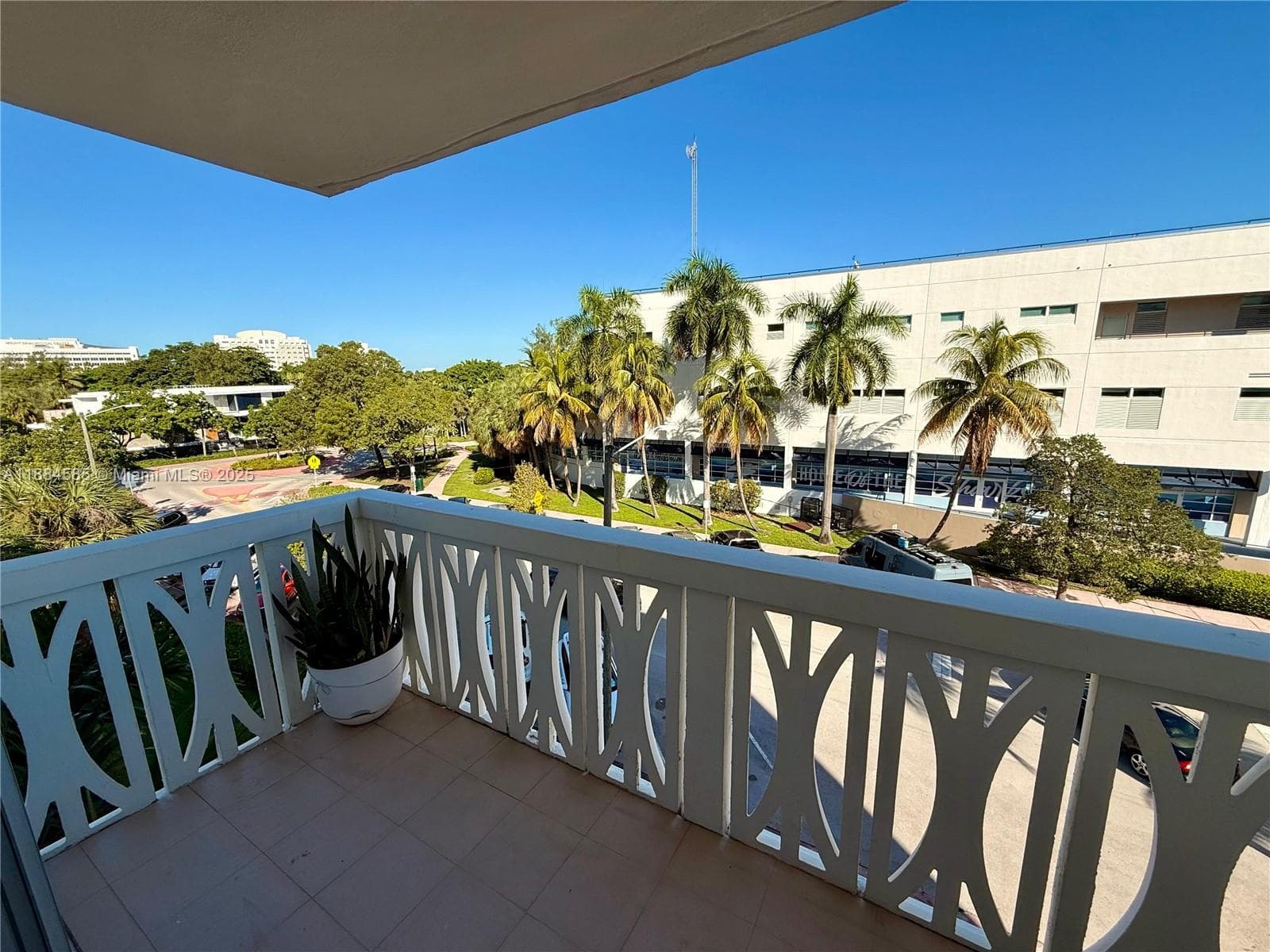 A11884585 — Miami Beach — 3