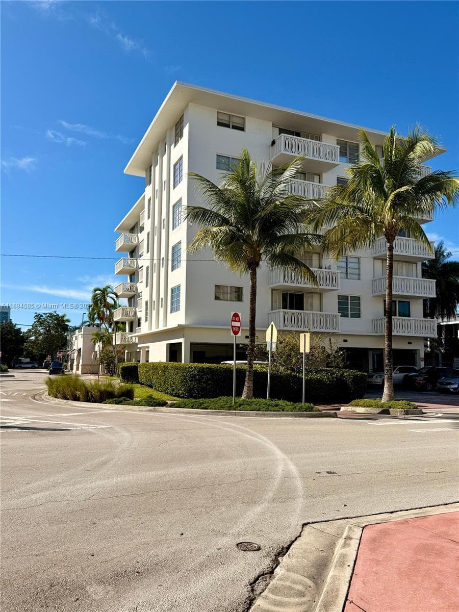 A11884585 — Miami Beach — 31