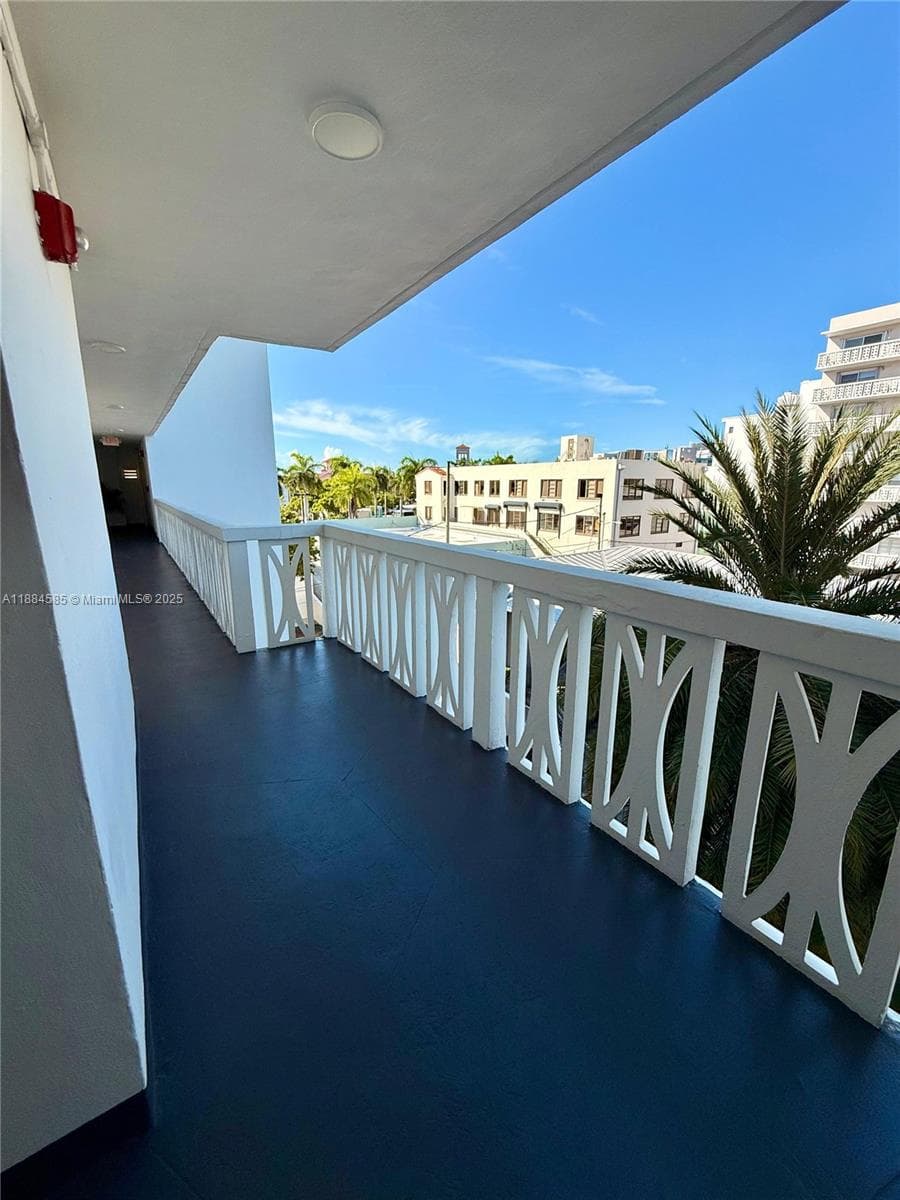 A11884585 — Miami Beach — 24