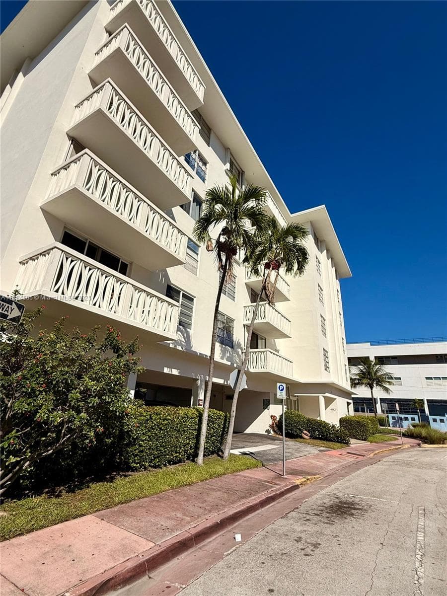 A11884585 — Miami Beach — 29