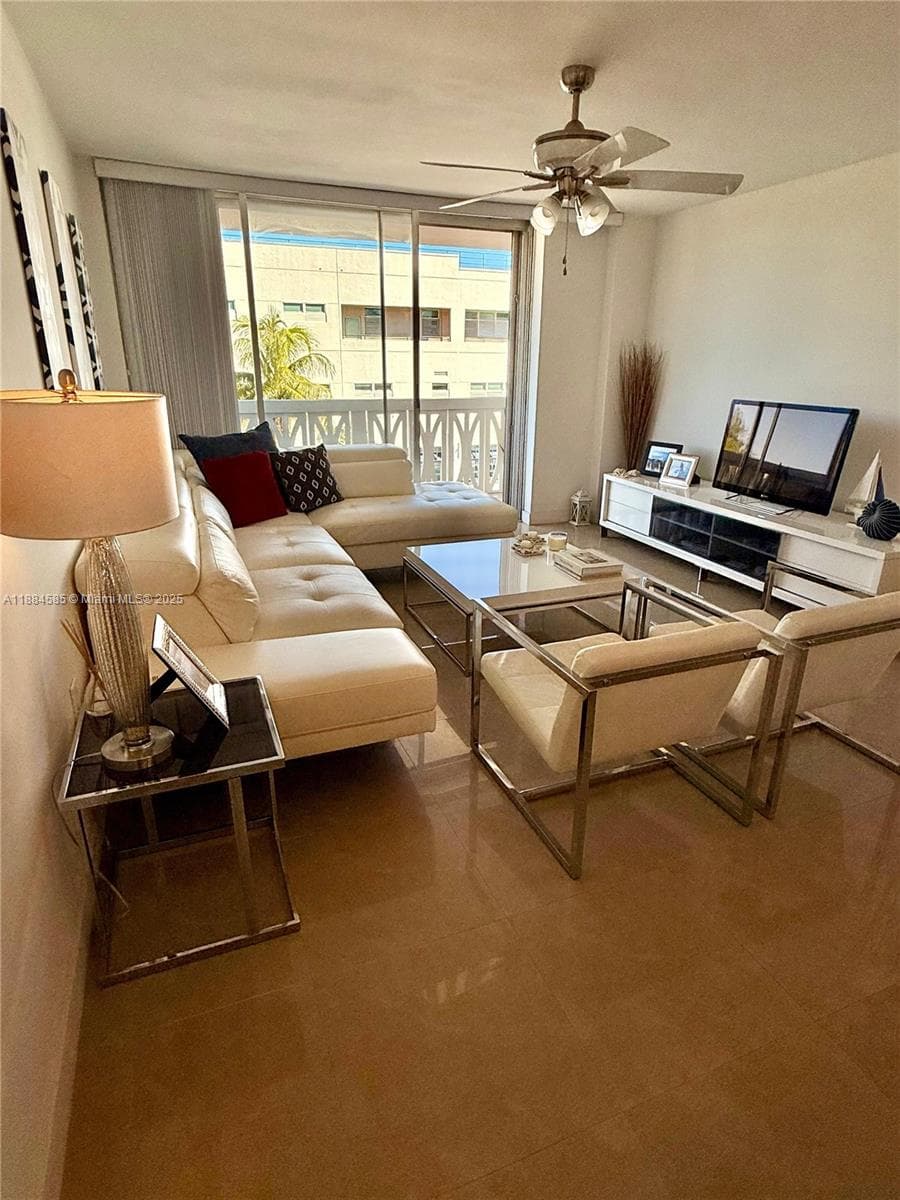 A11884585 — Miami Beach — 10
