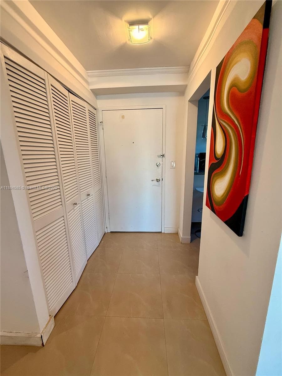 A11884585 — Miami Beach — 14