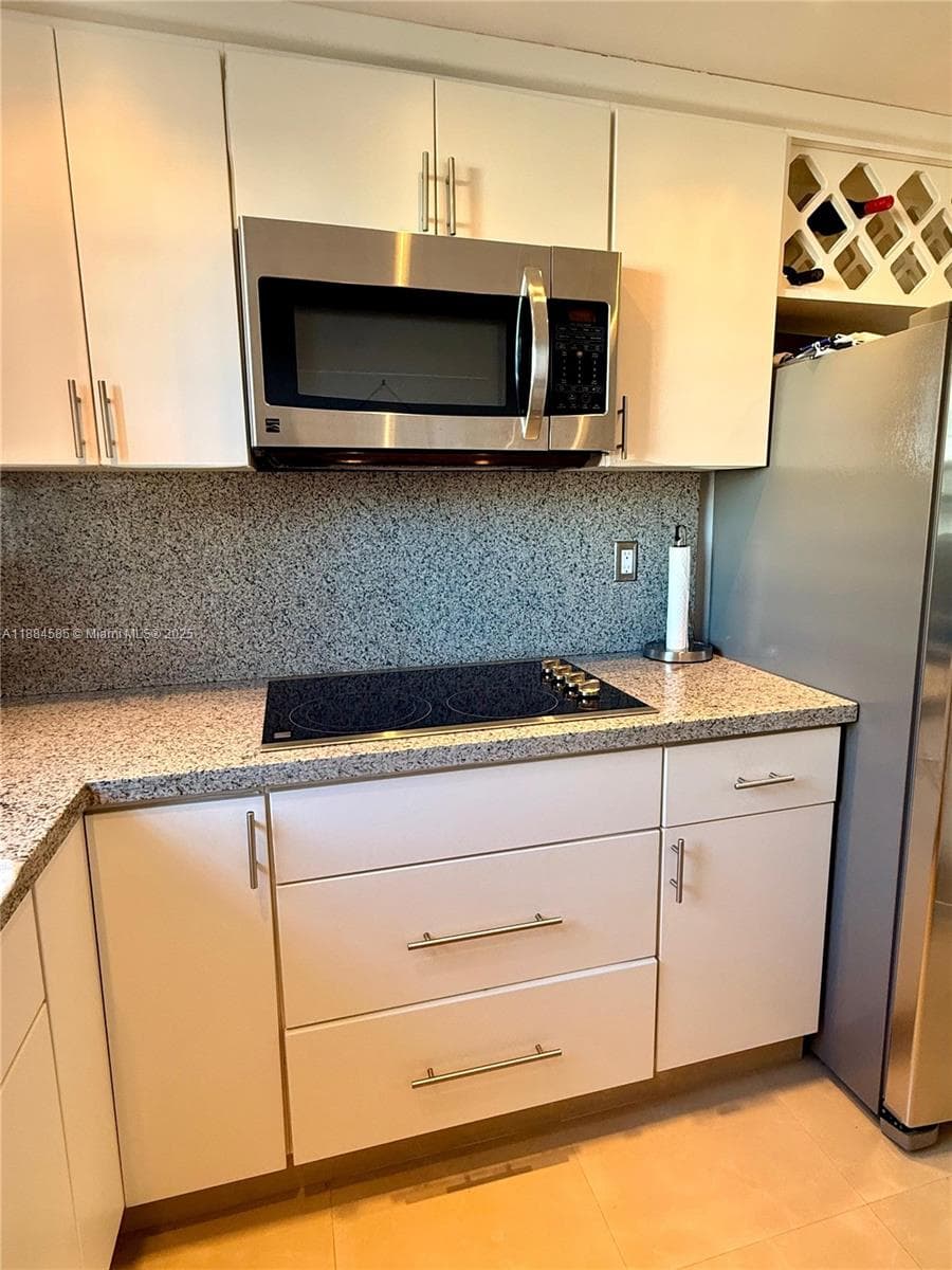 A11884585 — Miami Beach — 18