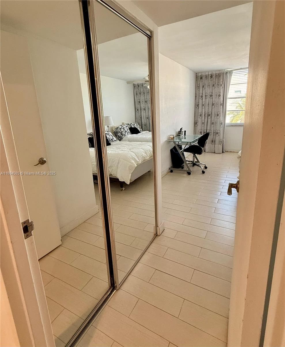 A11884585 — Miami Beach — 19