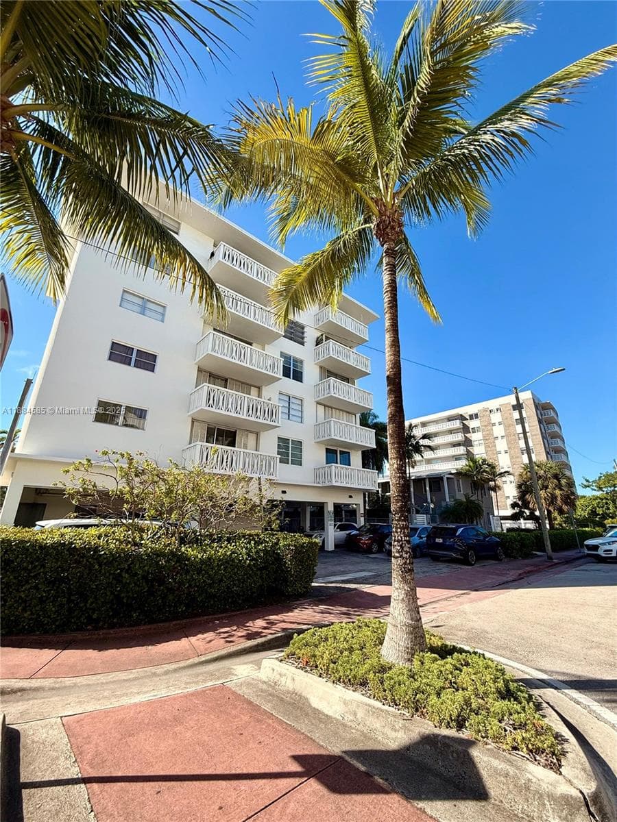 A11884585 — Miami Beach — 30