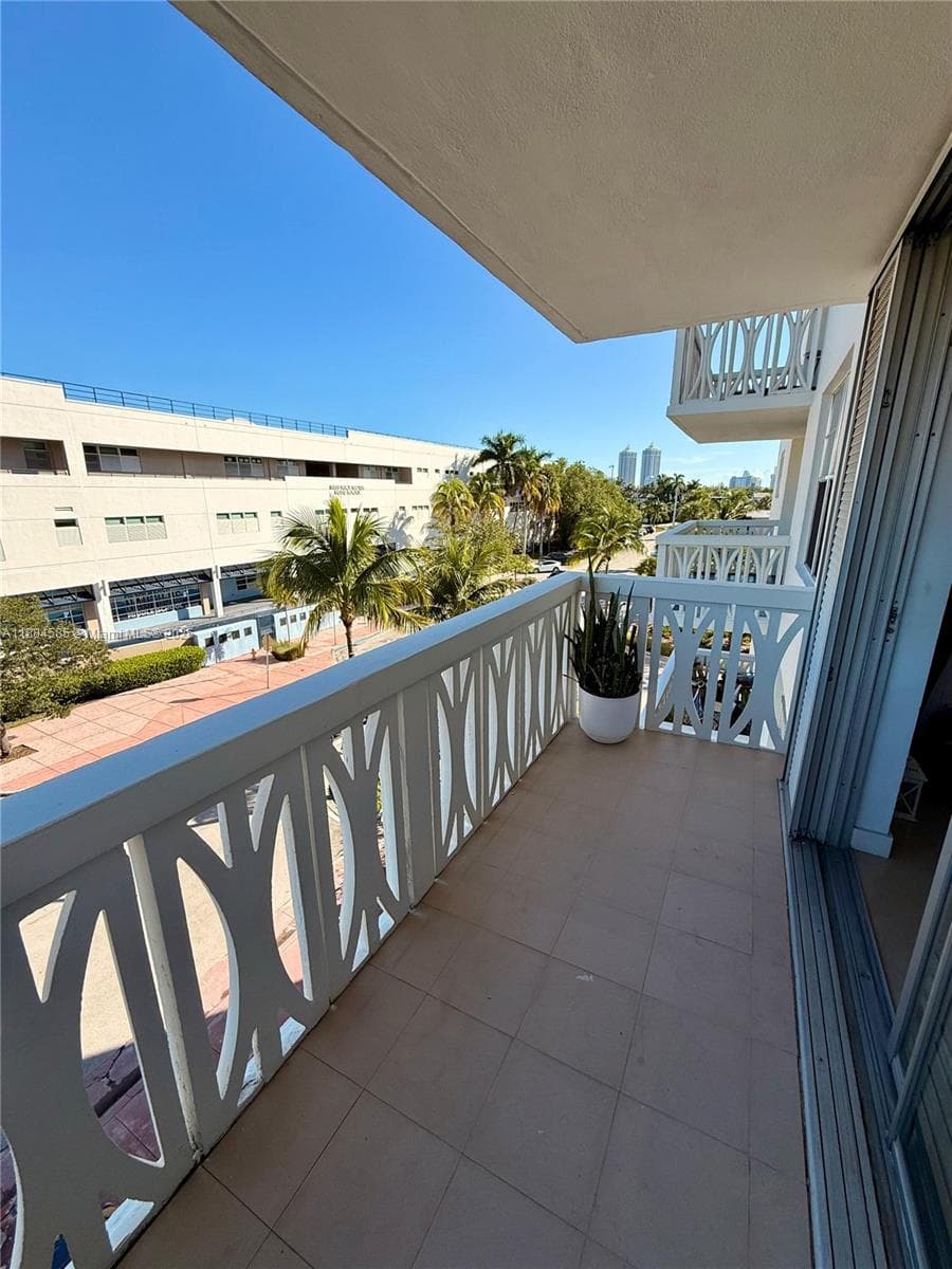 A11884585 — Miami Beach — 4