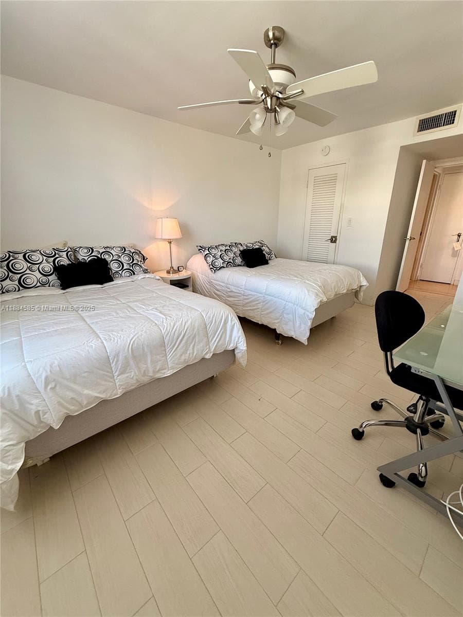 A11884585 — Miami Beach — 21