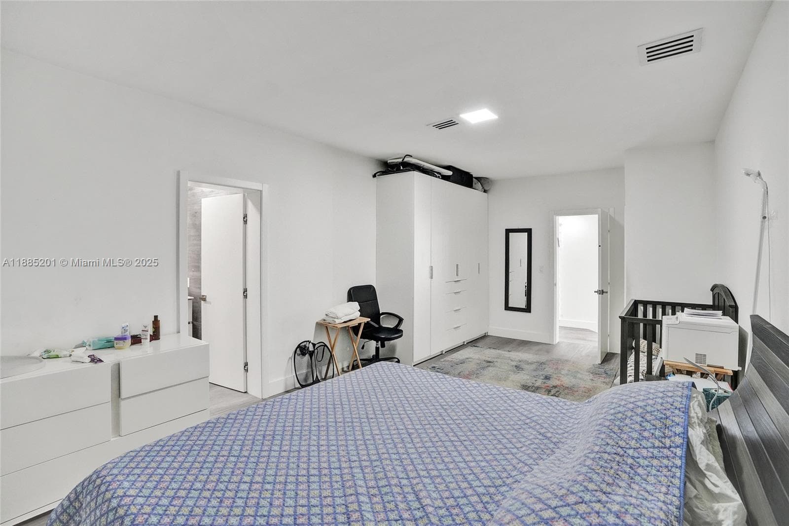 A11885201 — Miami Beach — 46