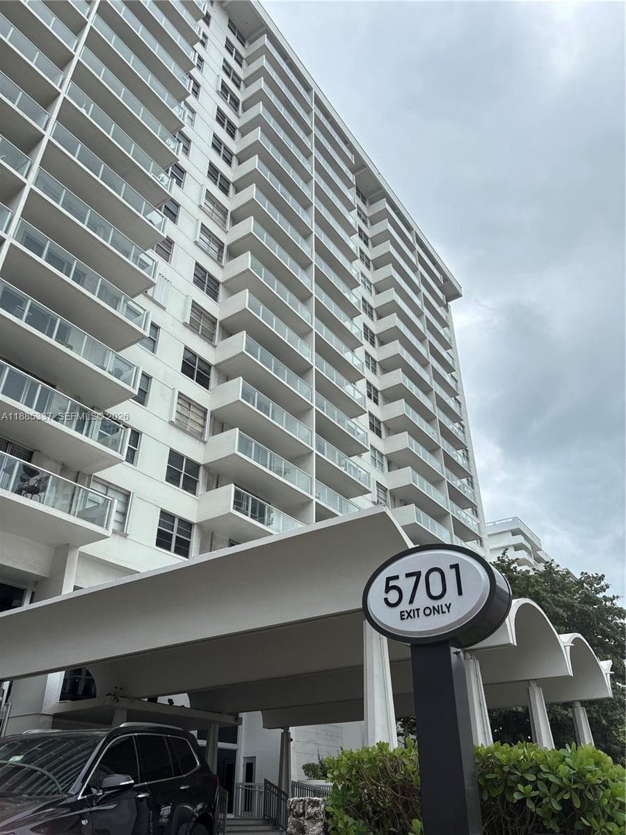 A11885337 — Miami Beach — 13
