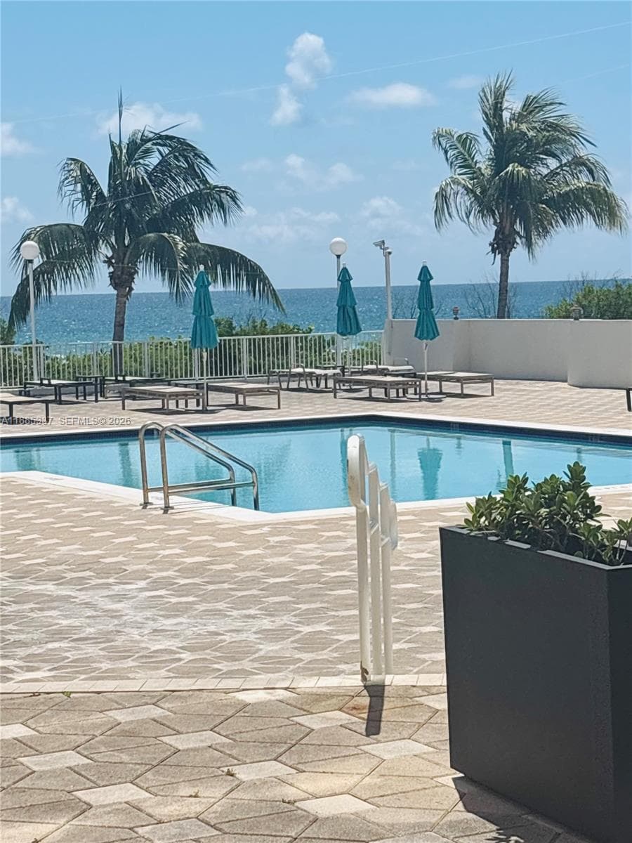 A11885337 — Miami Beach — 17