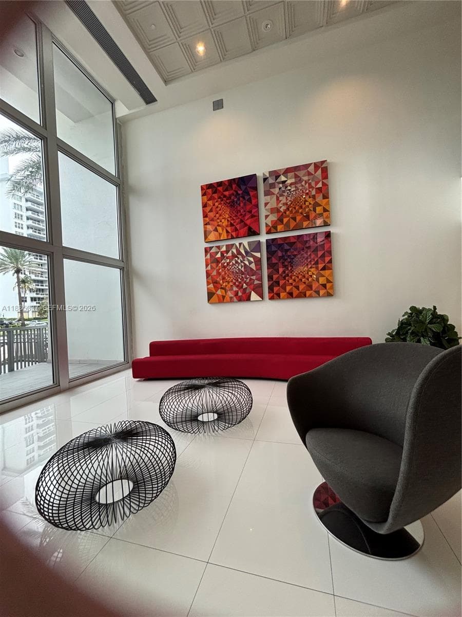 A11885337 — Miami Beach — 12