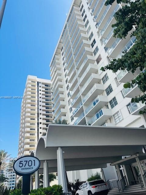 A11885337 — Miami Beach