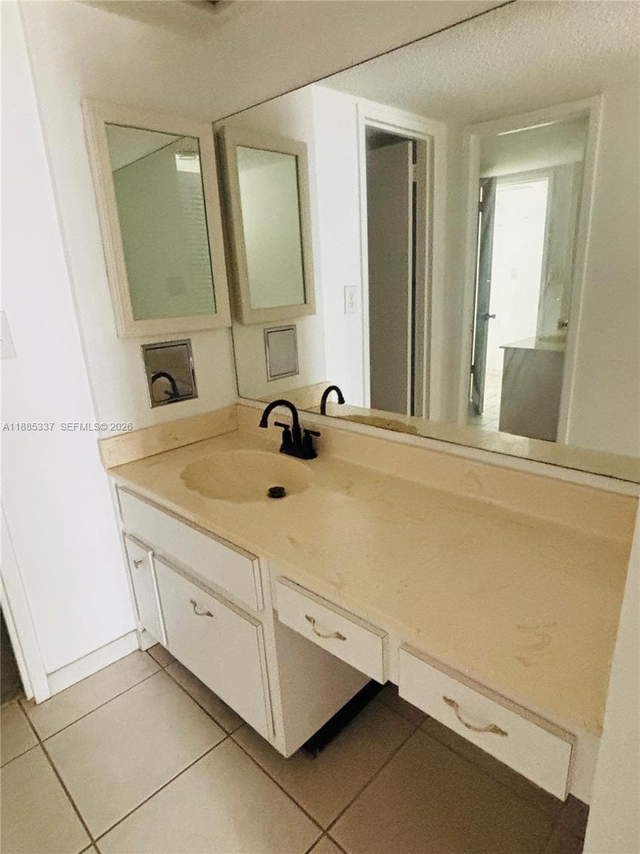 A11885337 — Miami Beach — 4