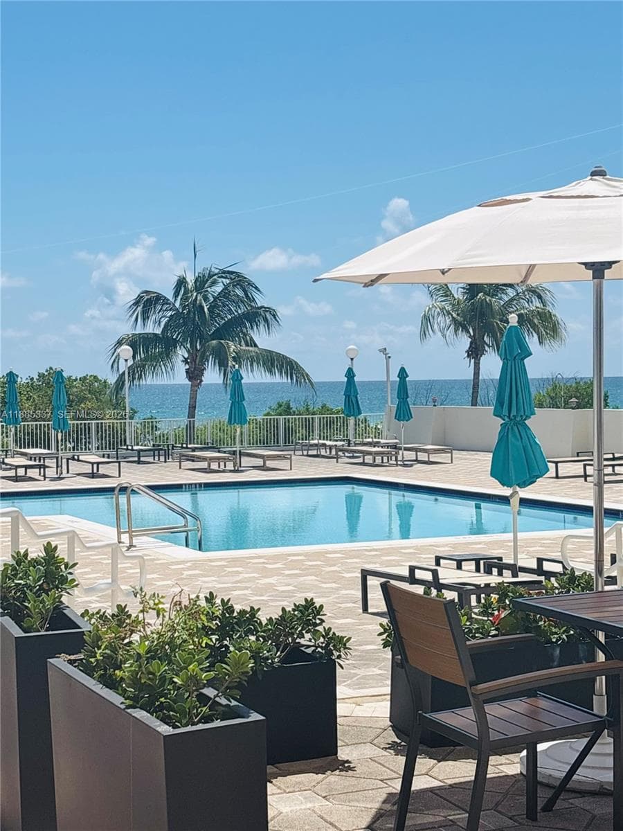 A11885337 — Miami Beach — 8