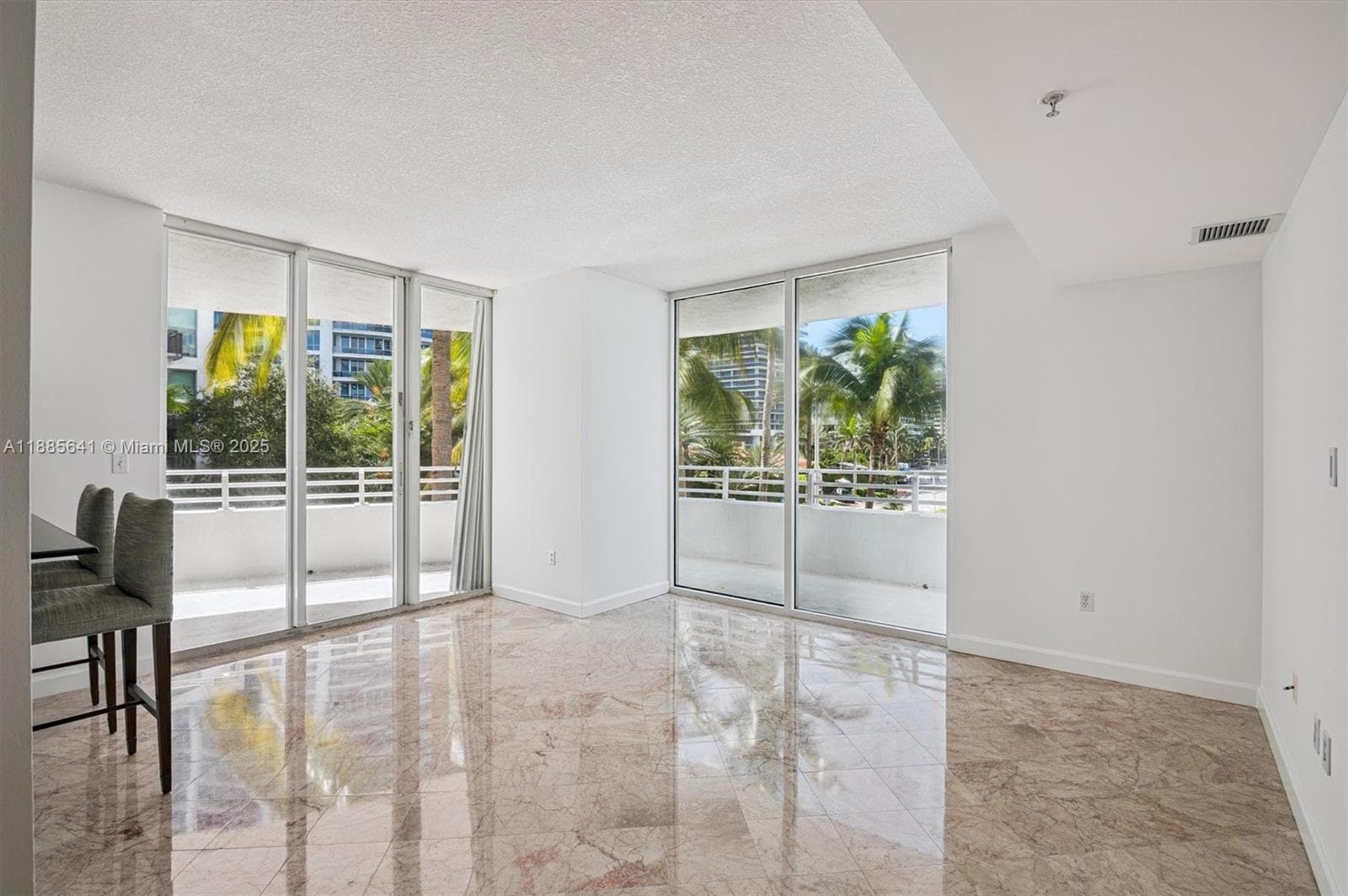 A11885641 — Miami Beach — 2