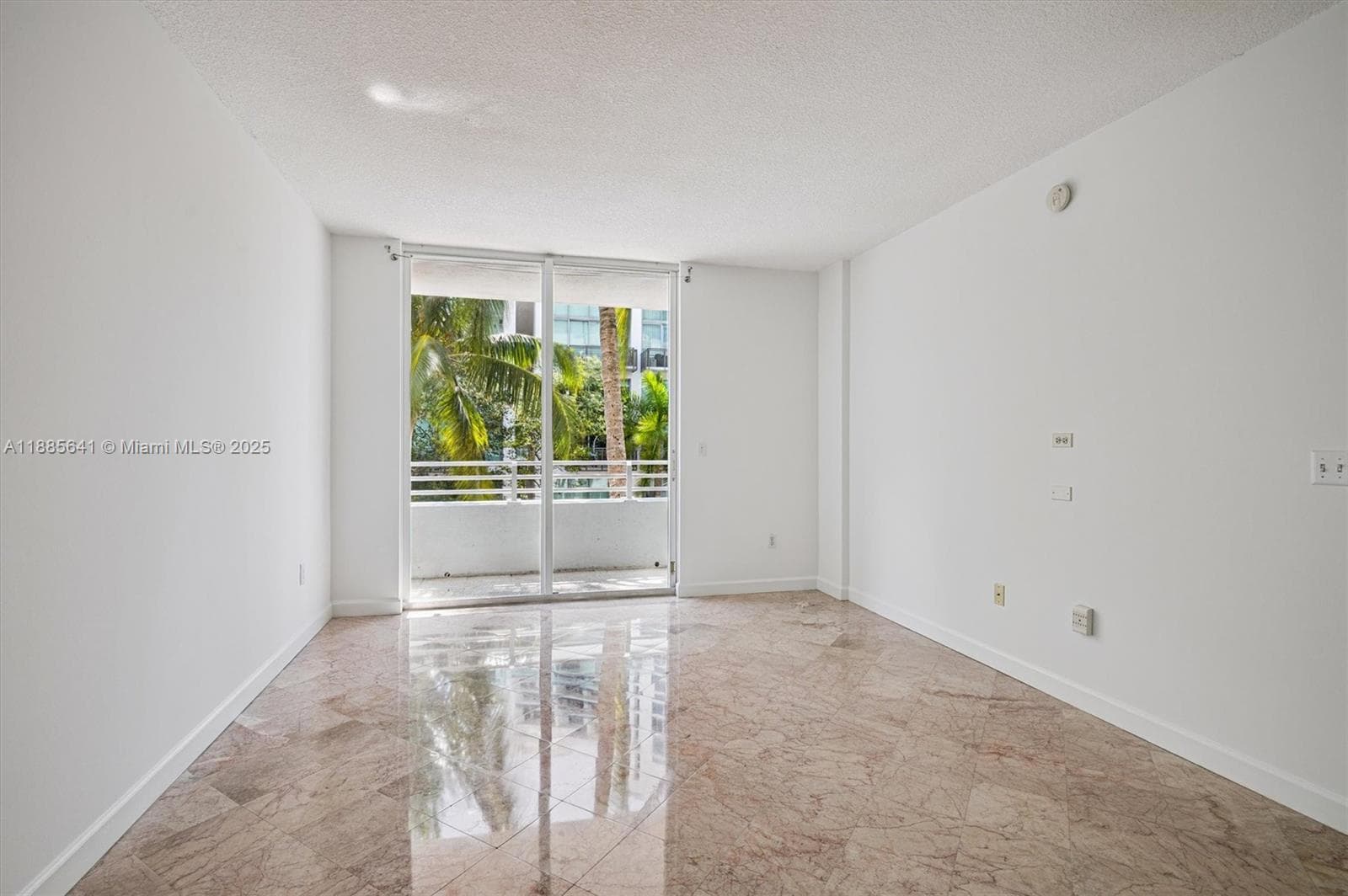 A11885641 — Miami Beach — 6