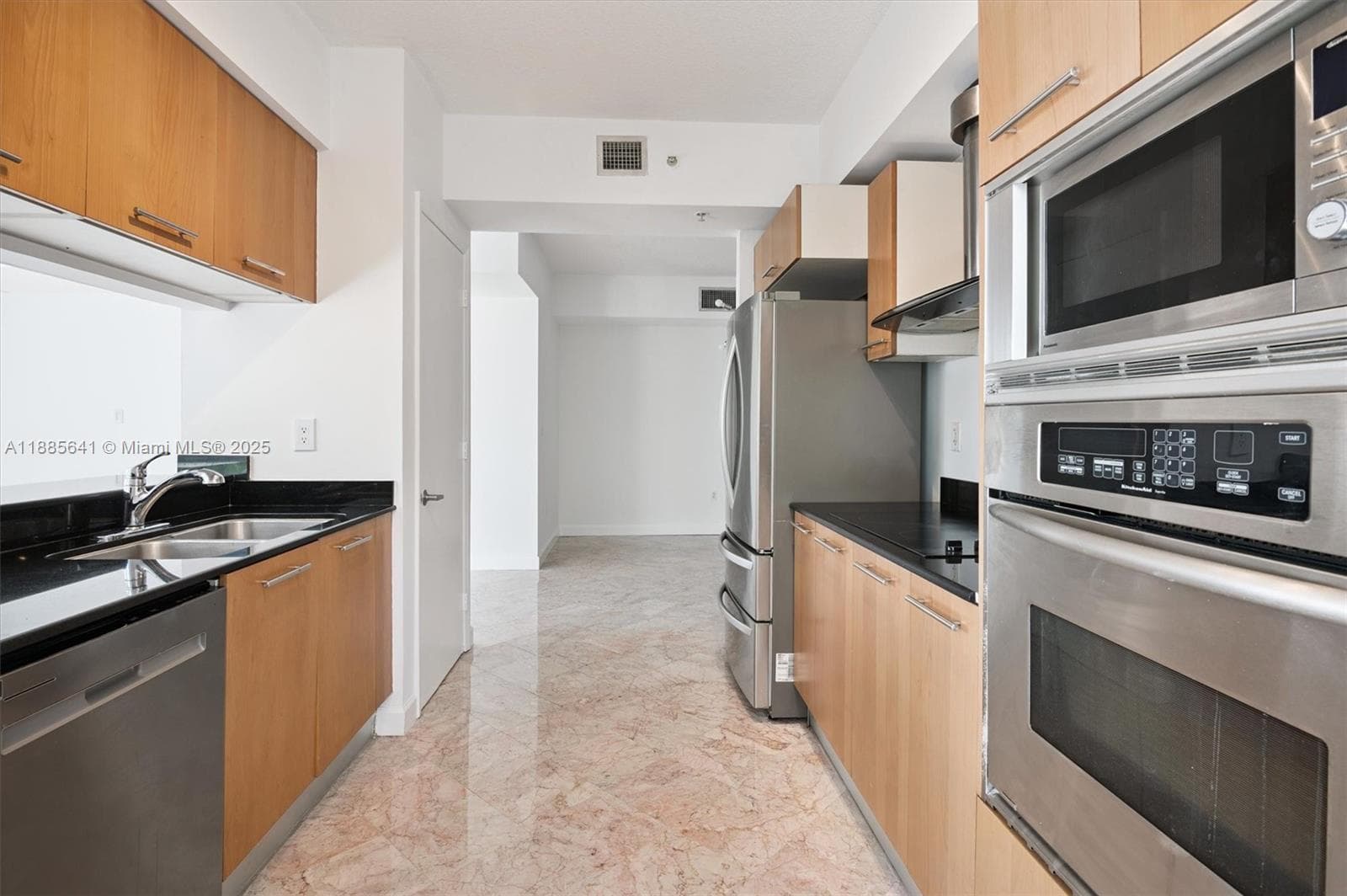 A11885641 — Miami Beach — 5