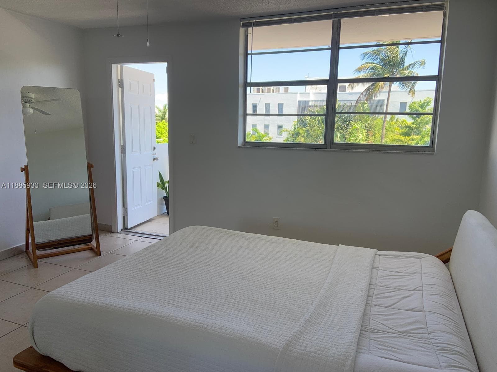 A11885930 — Miami Beach — 9