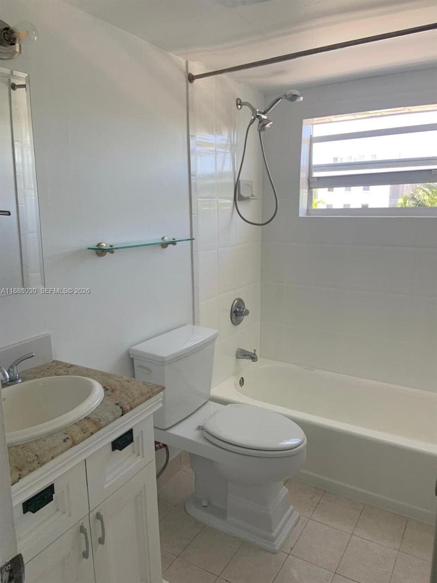 A11885930 — Miami Beach — 11
