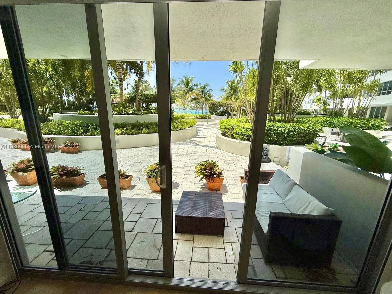 A11886005 — Miami Beach — 2