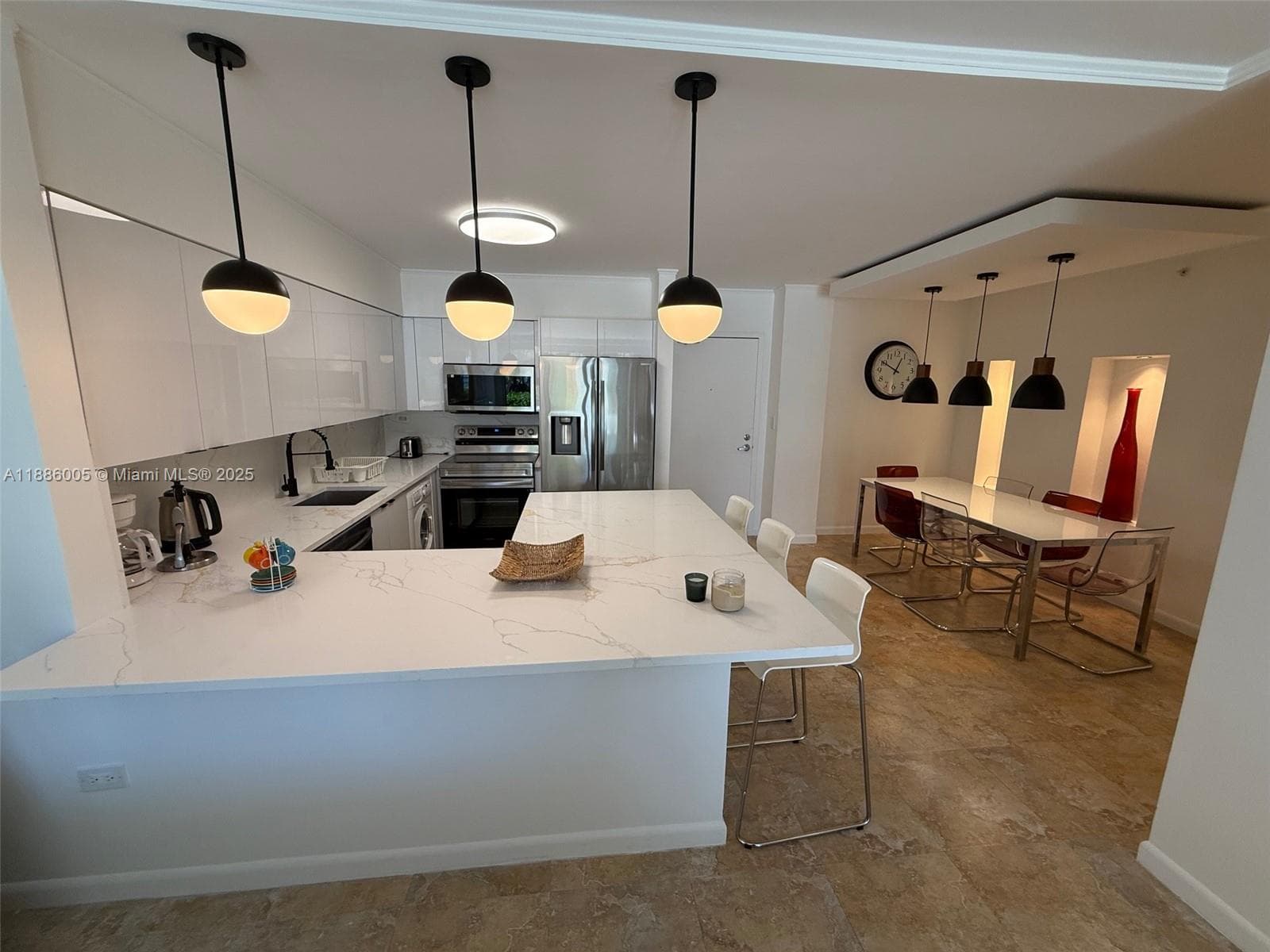 A11886005 — Miami Beach — 6