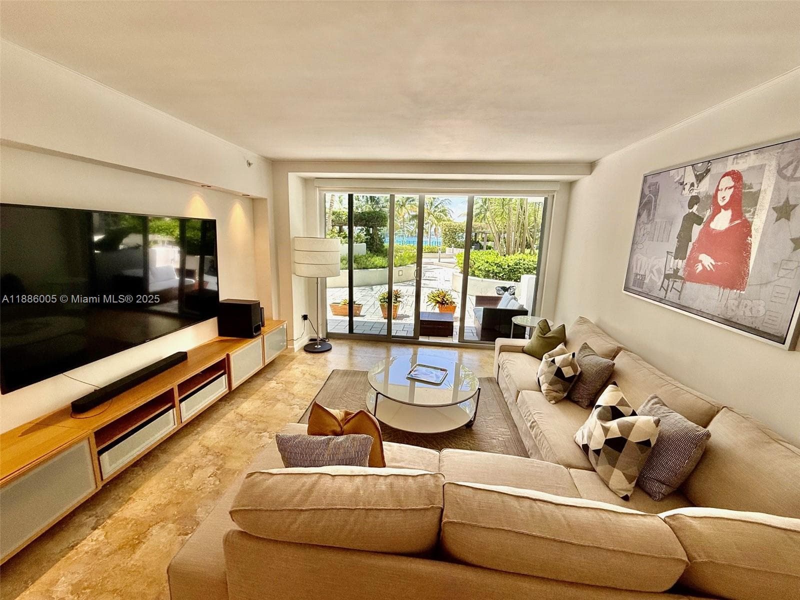 A11886005 — Miami Beach